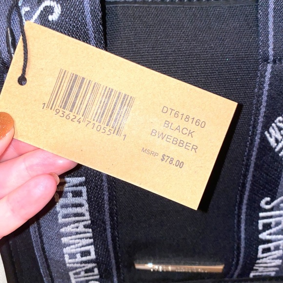 Viral Steve Madden bag in black - Picture 3 of 6